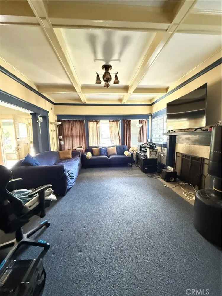 House For Sale in 2628, Van Buren Place, Los Angeles, California