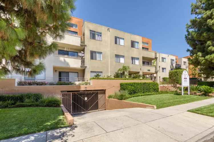 Rent Modern Apartments with Patios and Balconies in The Hawthorne