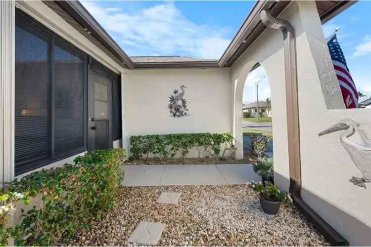 Buy Single Family Home in Englewood with Florida Room and Clubhouse Access