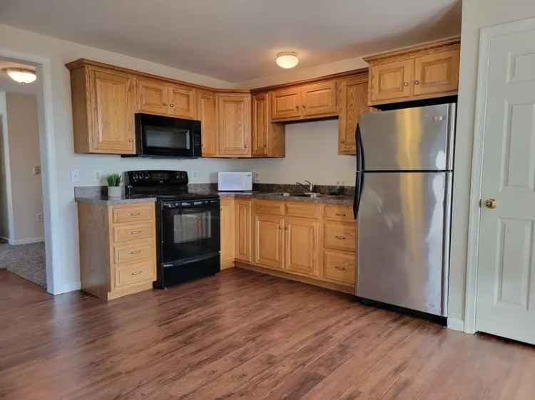 Rent Apartment Unit in New Holland with Easy Access and Outdoor Space