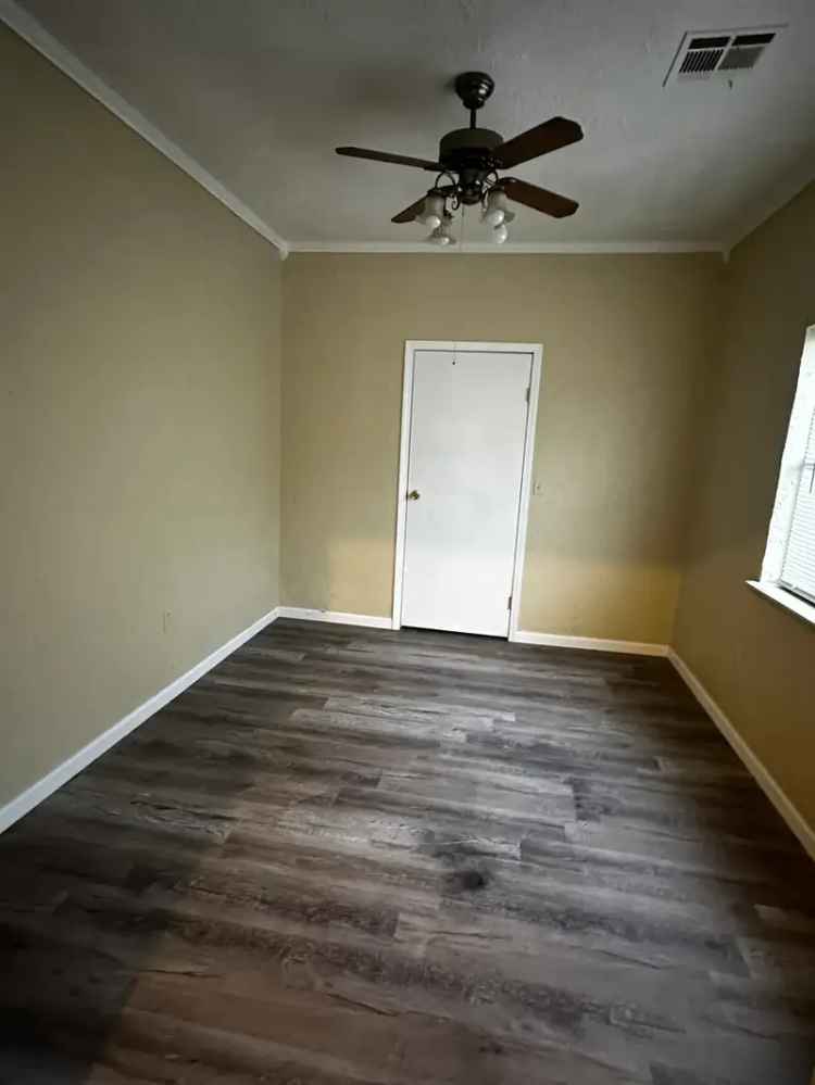 Rent Large 4-Bedroom Home in Lawton with Modern Upgrades and Walk-In Closets