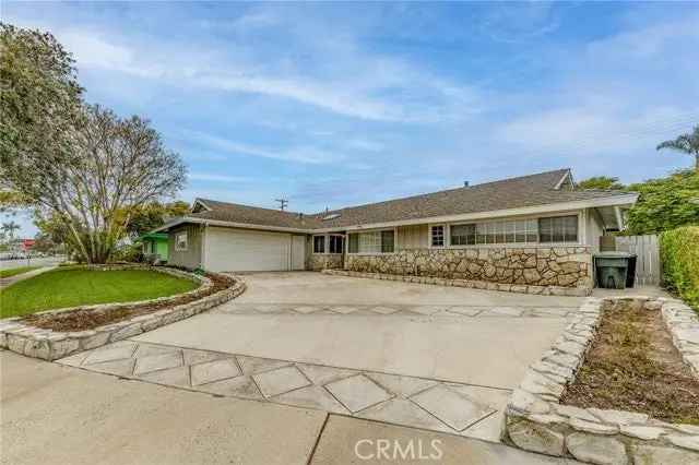 House For Sale in 1879, West Harriet Lane, Anaheim, California