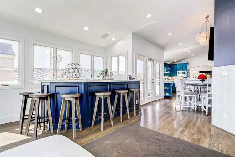 House For Sale in 719, 11th Street, Manhattan Beach, California