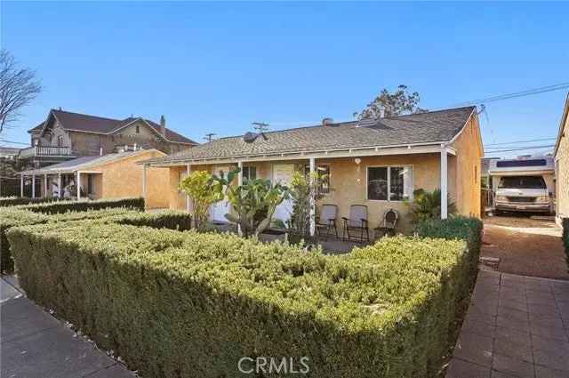 House For Sale in 231, Palm Place, Pomona, California