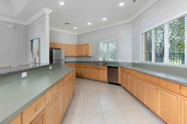 Rent Apartments in Weston with Resort Style Amenities