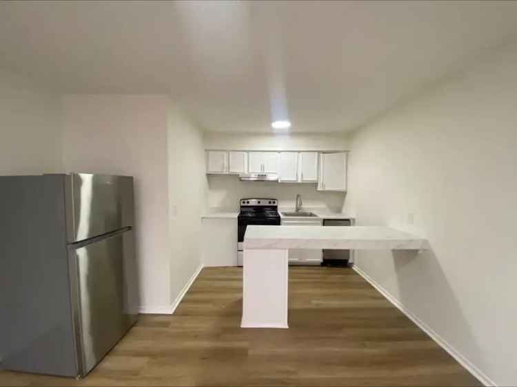 Rent Ground Level Apartment Unit in Sand Springs with Modern Features