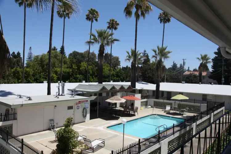 Rent 1 Bedroom Apartment Mountain View with Pool and Convenient Access