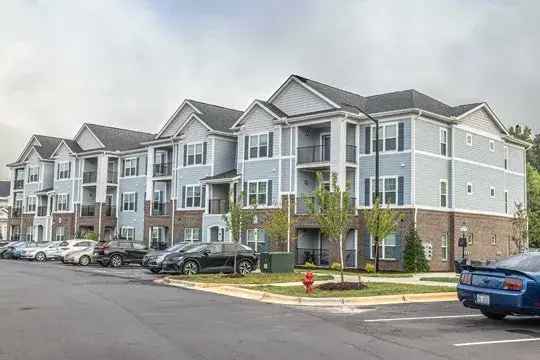 Rent Apartments in Buckhill Village with Upscale Amenities and Spacious Floor Plans