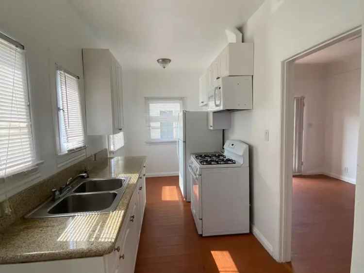 Rent Charming 1-Bedrooms and Studios Near USC with Great Amenities