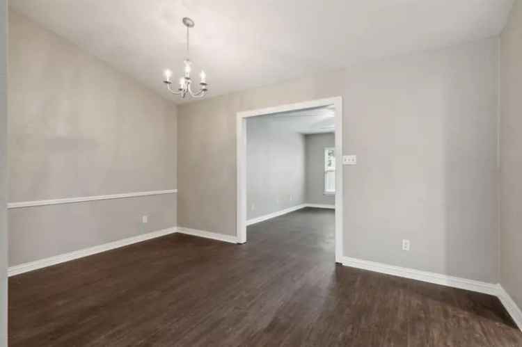 Rent Spacious Home with Modern Features in a Cul-de-Sac Location