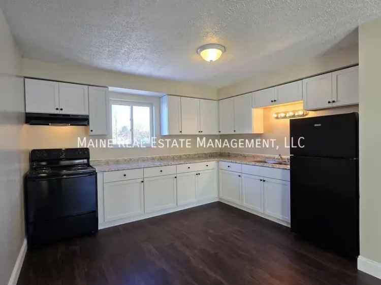 Rent Remodeled Apartment in Lewiston with Balcony and Parking