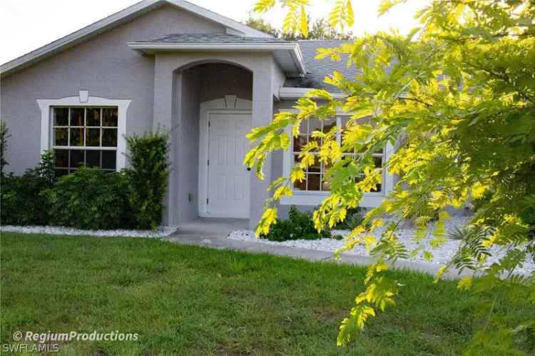 Buy 3 Bedroom Home with Screened-in Pool in a Corner Lot