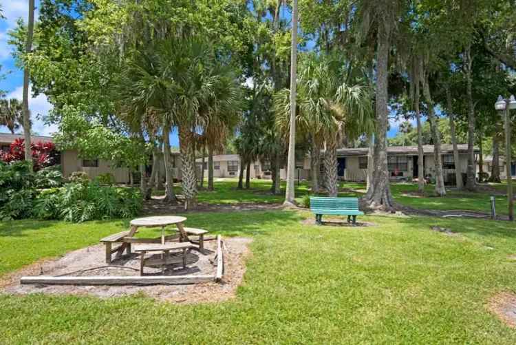 Rent Apartments in Daytona Beach with Villa Style and Spacious Layouts