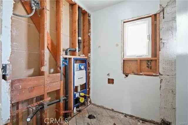 House For Sale in 13455, Bassett Street, Los Angeles, California