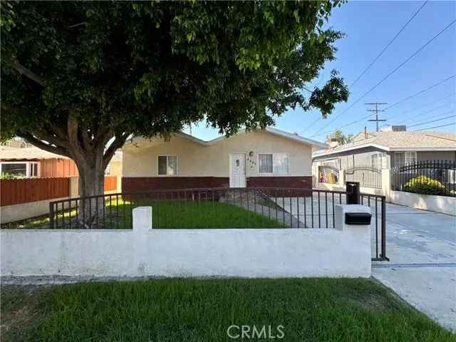 House For Sale in 8827, Darby Avenue, Los Angeles, California