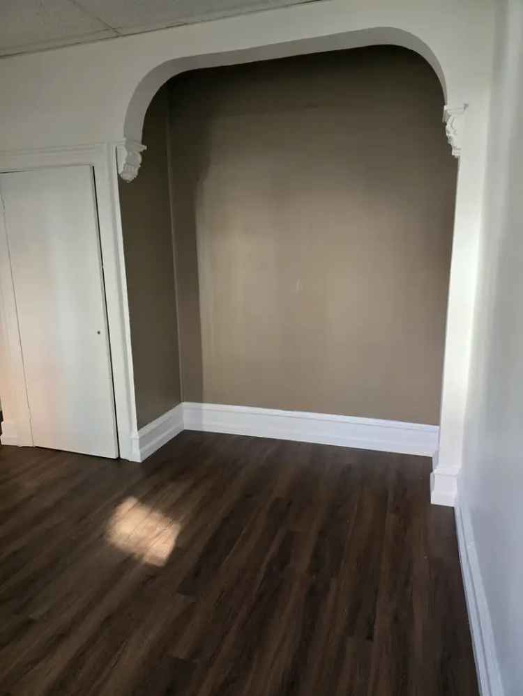 Rent 1 Bedroom Apartment Unit in City with Private Entrance