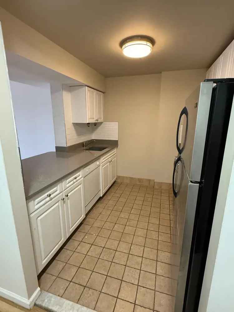 Rent 1 Bedroom Apartment in Prime Queens Blvd Location with Bonus Space