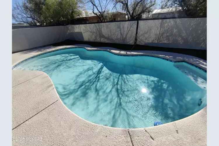 Duplex for Sale in Tucson with Pool and Parking