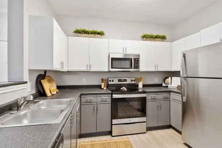 Rent Apartments in West Des Moines with Great Amenities and Features