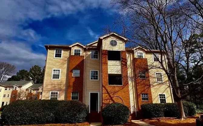 Rent Apartments in Historic Dilworth with Easy Access to Freedom Park