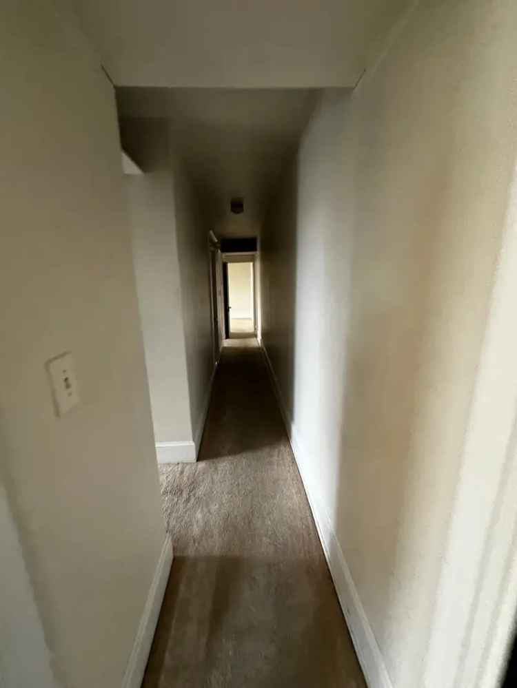 Rent 2 Bedroom Apartment in Allentown West End with Off Street Parking