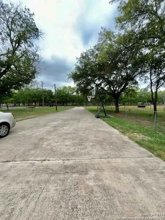 Ranch home for sale in Atascosa with pool and spacious lot