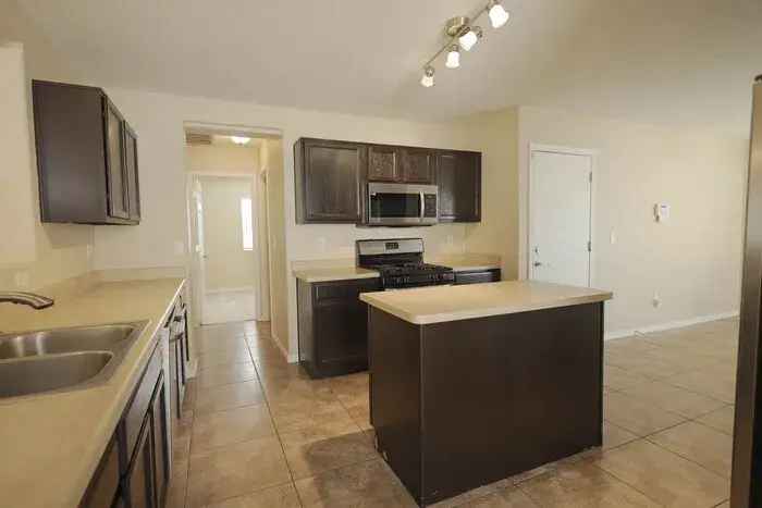 Rent 4 Bedroom Home in Rancho Sahuarita with Great Amenities