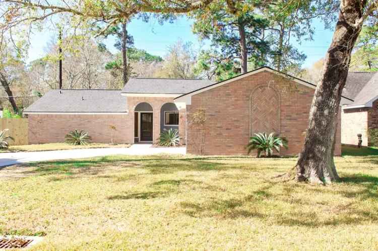 Buy Charming Home in Pinehurst with Modern Interior and Spacious Backyard