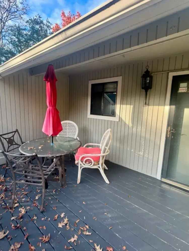 Rent 2 Bedroom Condo in West Ashley with Pool and Pond Views