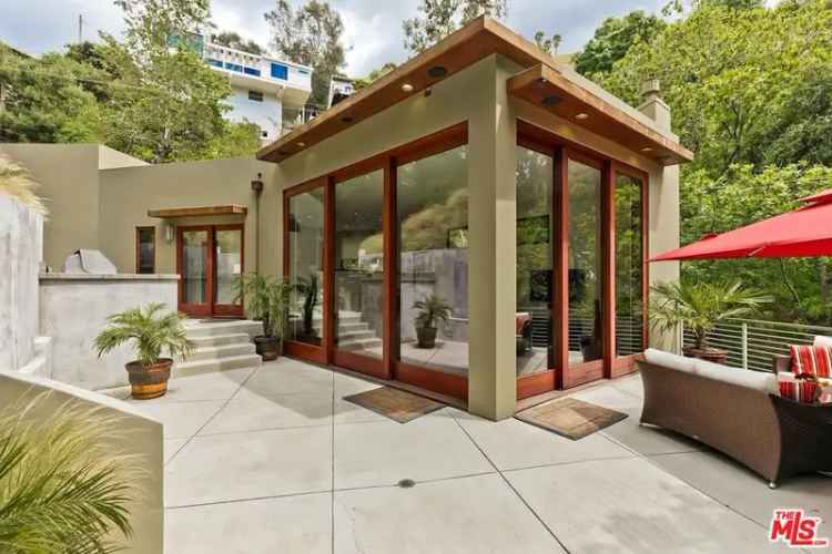 House For Sale in 8129, Willow Glen Road, Los Angeles, California