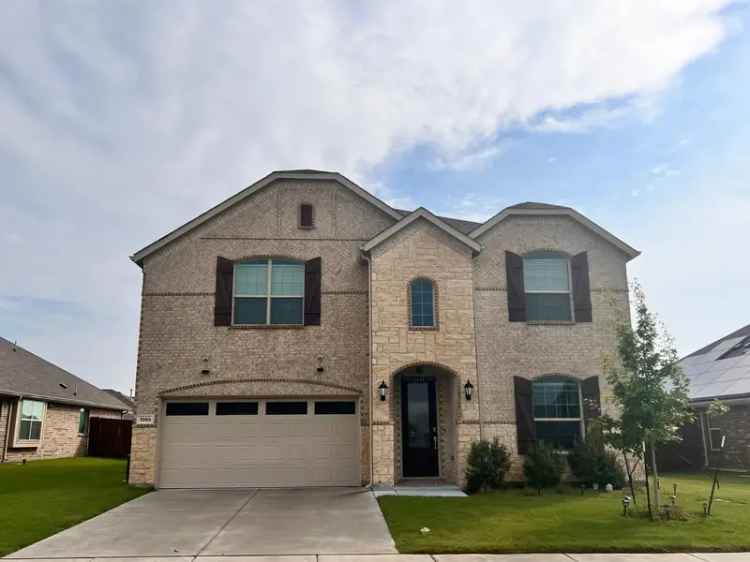 Rent New Build Home with 5 Bedrooms and Community Amenities