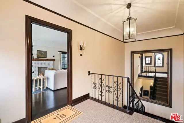 House For Sale in 116, North Sycamore Avenue, Los Angeles, California