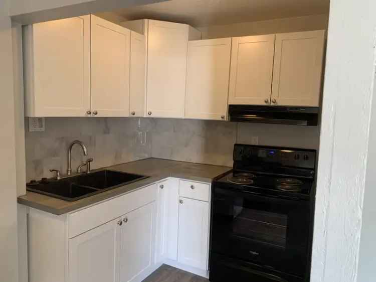 Rent Renovated Apartment in Amazing West Side Location with Free Wifi