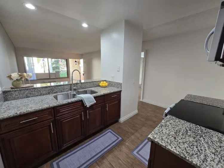 Rent Citrus Cove Apartments in Orange with Pool and Modern Features