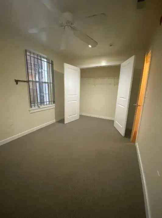 Rent Apartment Unit Near Temple University with 5 Bedrooms and 4 Bathrooms