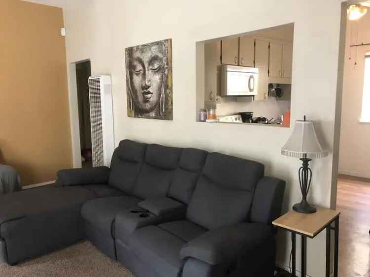 Rent Apartment Unit 2 Bedrooms 1 Bathroom with Amenities