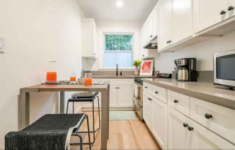 Rent Fully Furnished or Unfurnished Apartments Near Santa Monica Beach