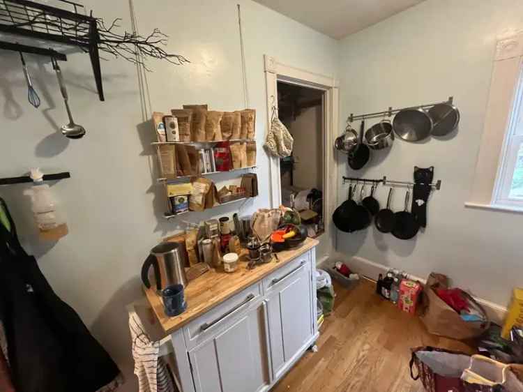 Rent Huge 4 Bedroom Apartment in Somerville Near Davis Square