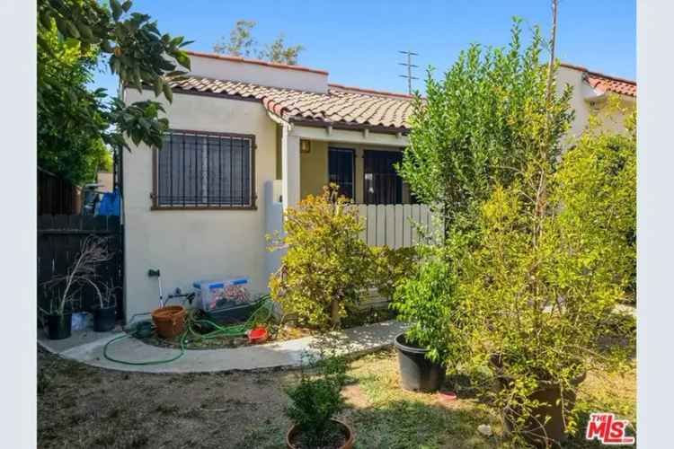 Duplex for Sale in Hollywood Hills West Los Angeles with Modern Amenities