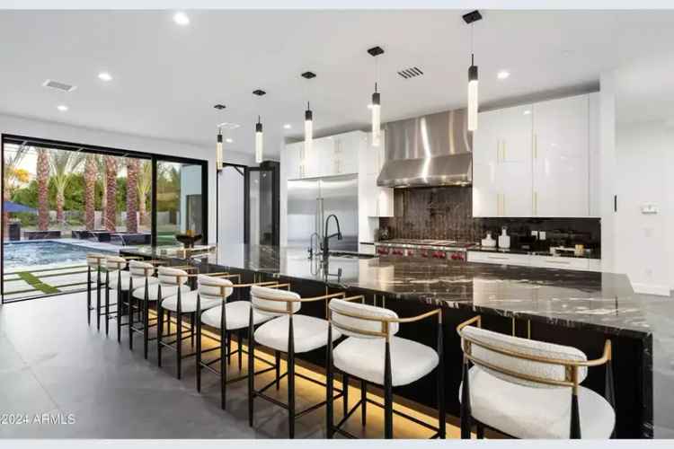 Buy contemporary house in FontaineBleau Miami with luxurious features