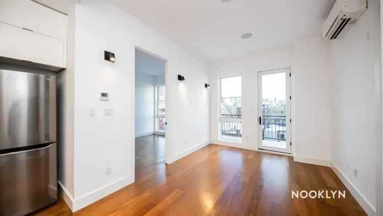 Rent 2 Bedroom Apartment in Greenpoint with Gym and Rooftop