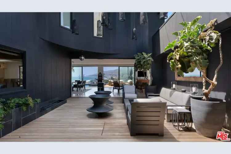 House For Sale in 6463, Surfside Way, Malibu, California