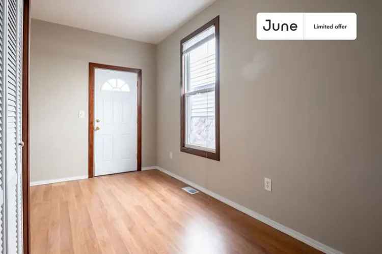 Room for Rent in Pilsen with Modern Amenities and Flexible Lease