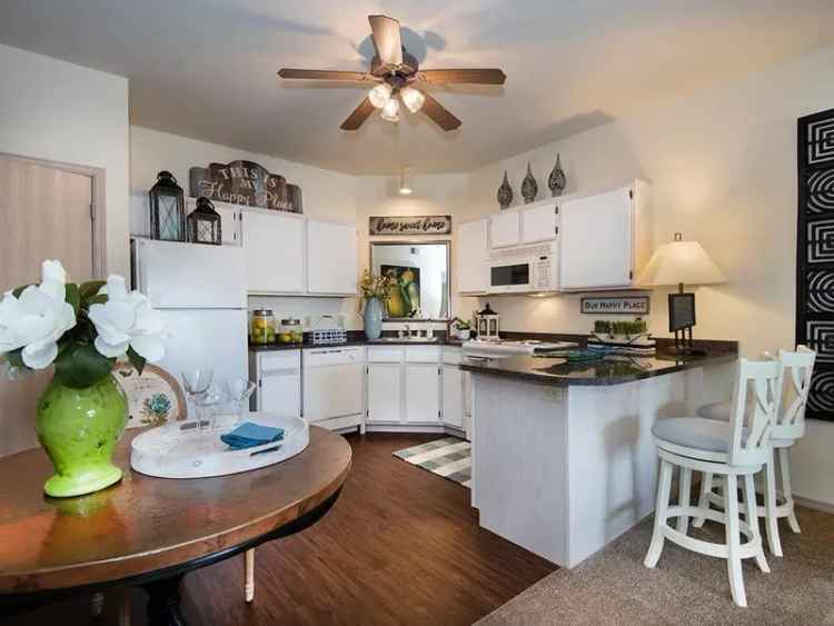 Rent Spacious Apartments with Golf Course and Amenities in North Little Rock