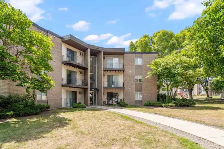 Rent Apartments at Oakwood Court with Fitness Center and Pet-Friendly