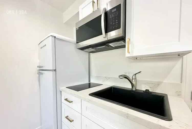 Rent Stylish Apartment Unit in Prime Palms Location with Modern Upgrades