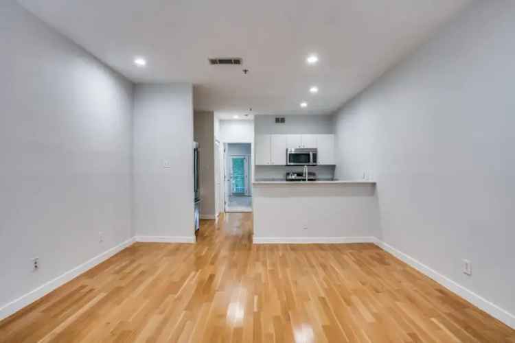 Rent Beautiful Condo in Uptown with Pool and Spa Features