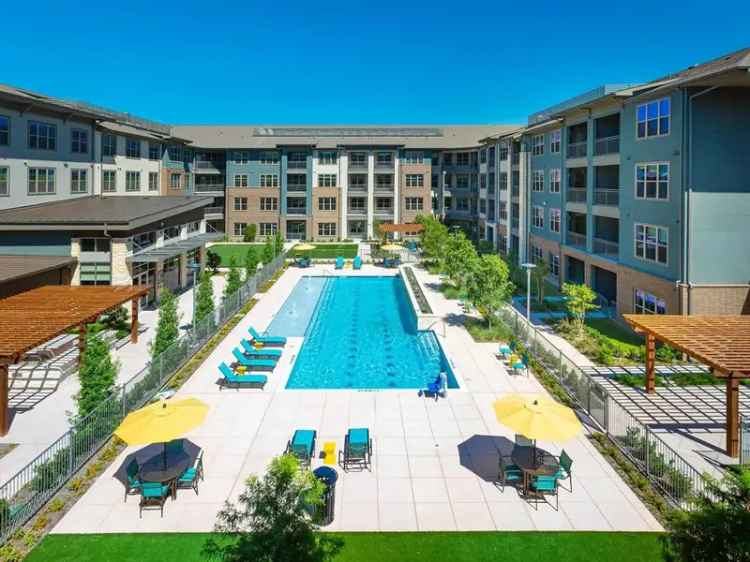 Rent Luxury Apartments in Dallas Fort Worth with Resort Amenities