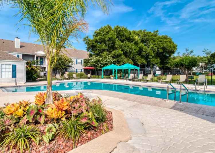 Rent Apartments in Pensacola with Pool and Fitness Center