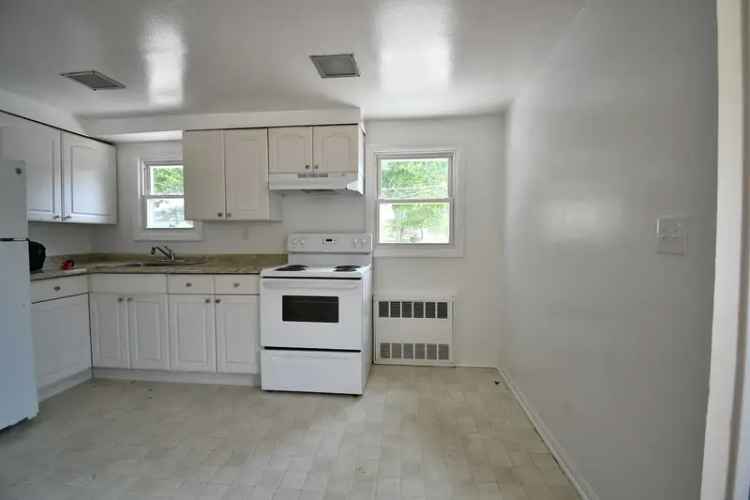 Rent Charming Apartment Unit with Home Office in Central Ave